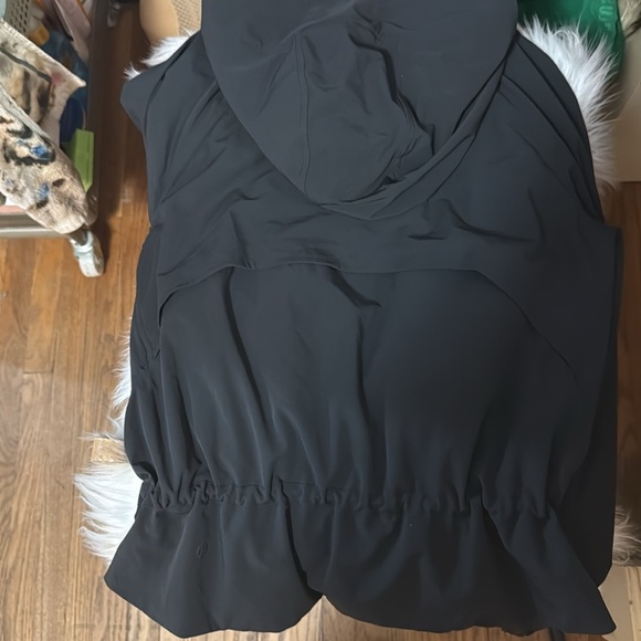 New lululemon jacket - Picture 2 of 2